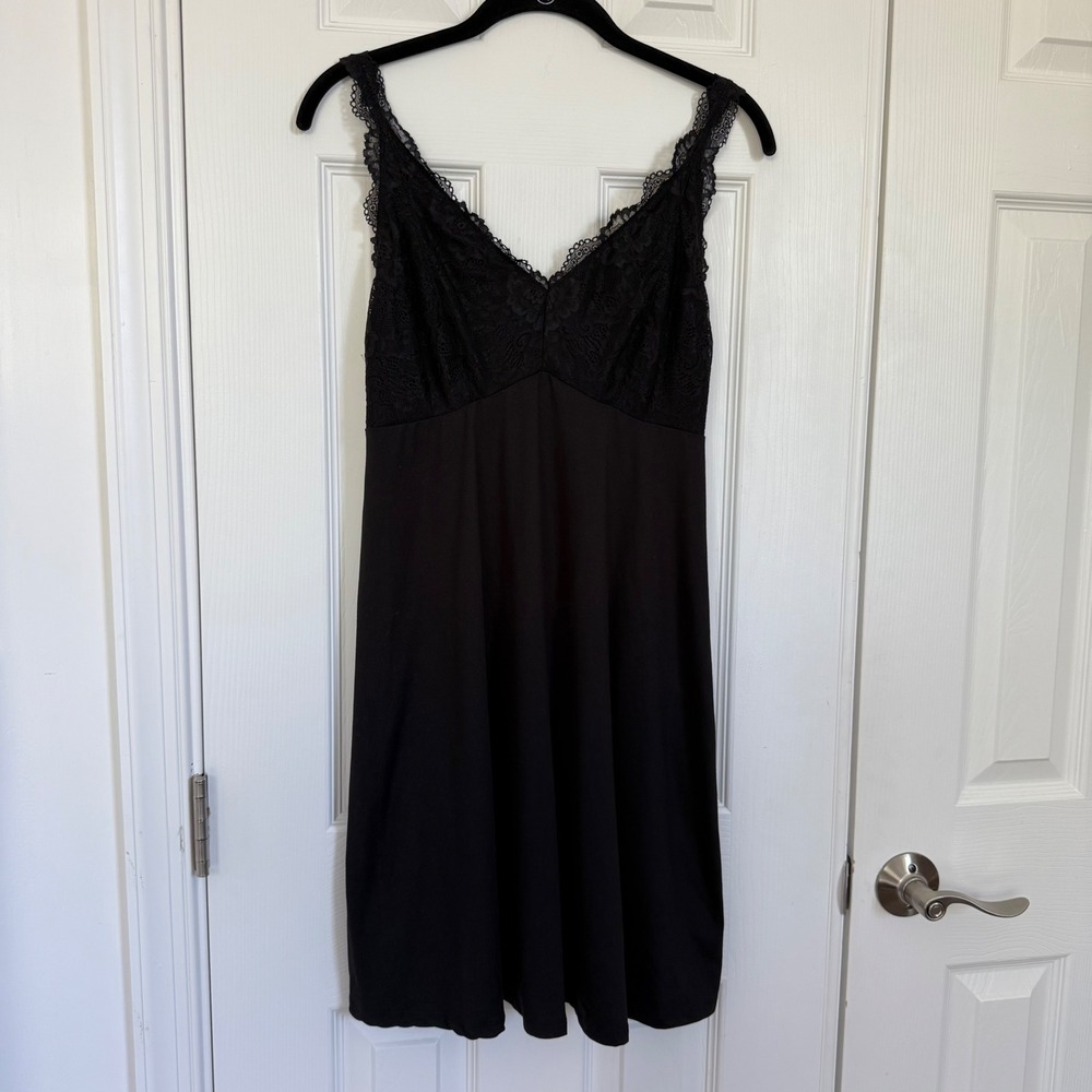 Flora Nikrooz Women's Black Lace Bodice Chemise Nightgown Size Large EUC
